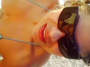 Katie. hatalmas lógó ...